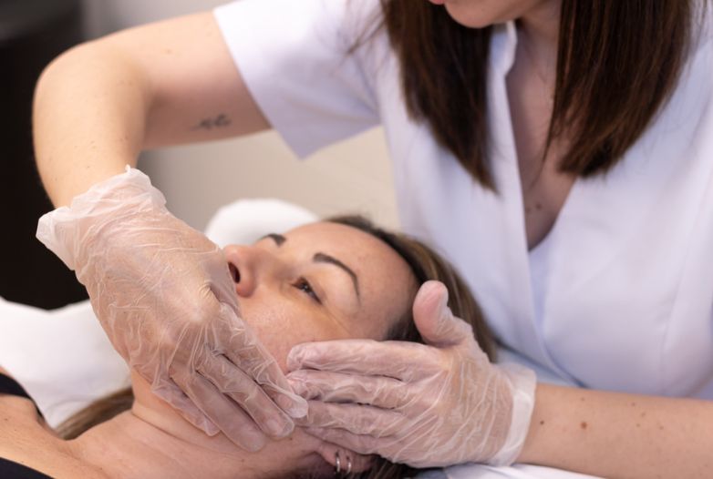 ¿Dolor o chasquidos en la mandíbula?